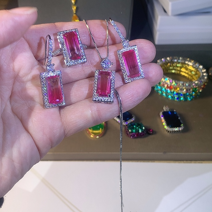 非金属46戒指一套。        