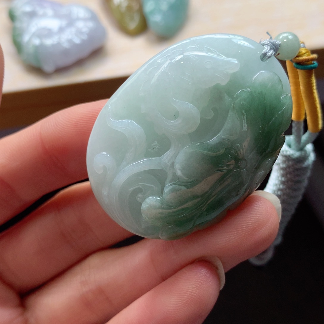 翡翠未镶嵌颈饰吊坠