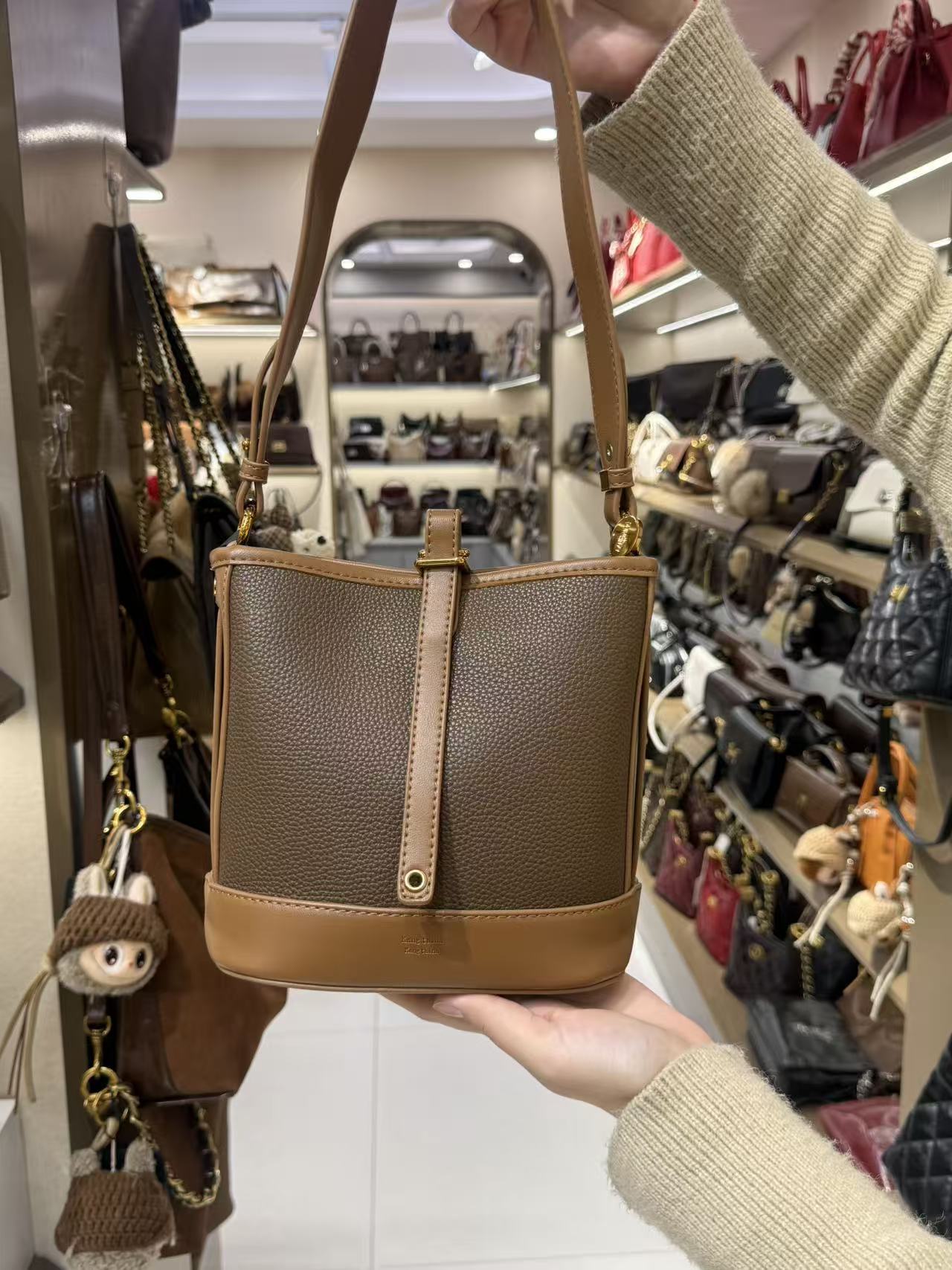 出韩女最爱口韩系酱香巧克力水桶包包单肩包斜挎包