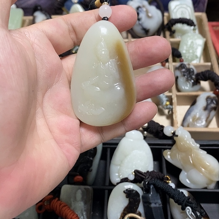 O***h颈饰未镶嵌和田玉