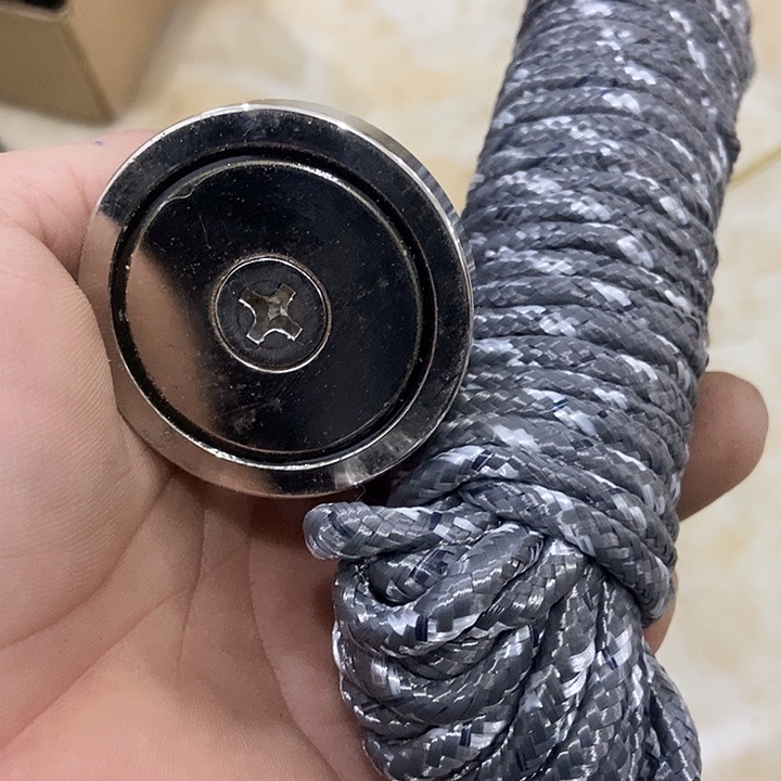 磁铁一个绳子一个