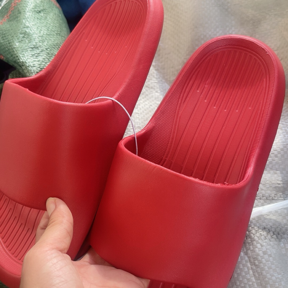 凉拖鞋日常夏季平跟情侣红色一字拖浴室注压四季居家【微瑕】