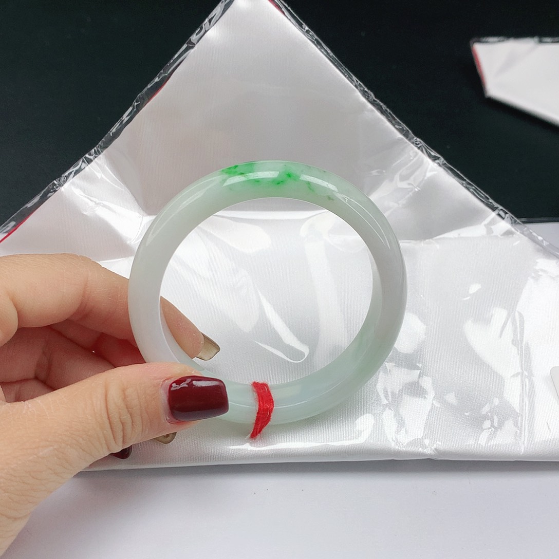 翡翠手镯未镶嵌翡翠361