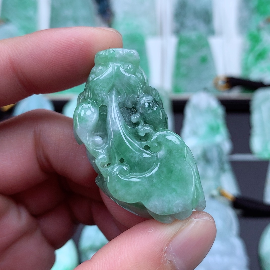 翡翠颈饰未镶嵌翡翠吊坠