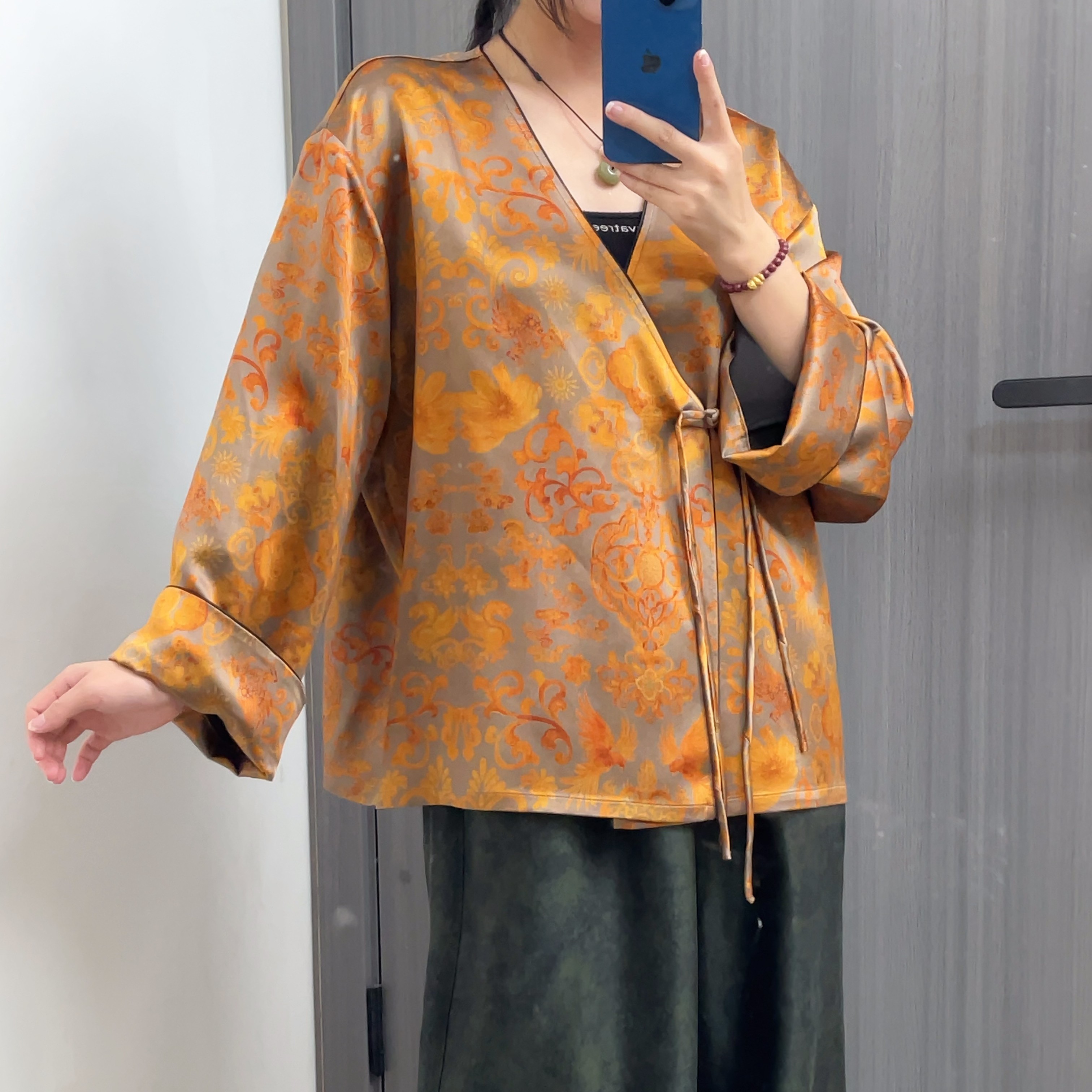 杨幂同款一字扣桑蚕丝香云纱皮王外套