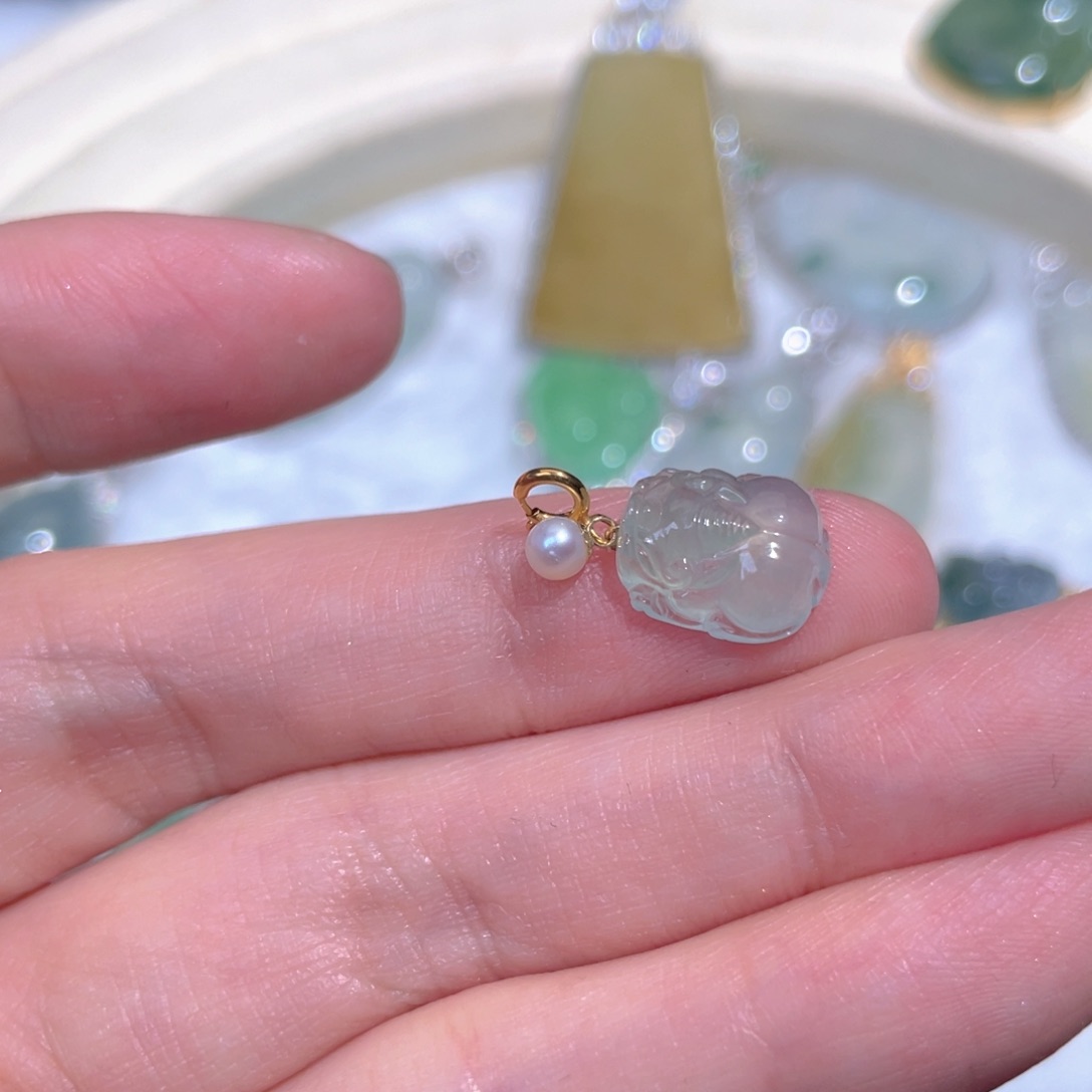 翡翠颈饰18K金镶嵌翡翠