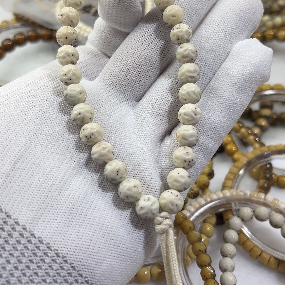 谢***达吊坠星月菩提无相手持