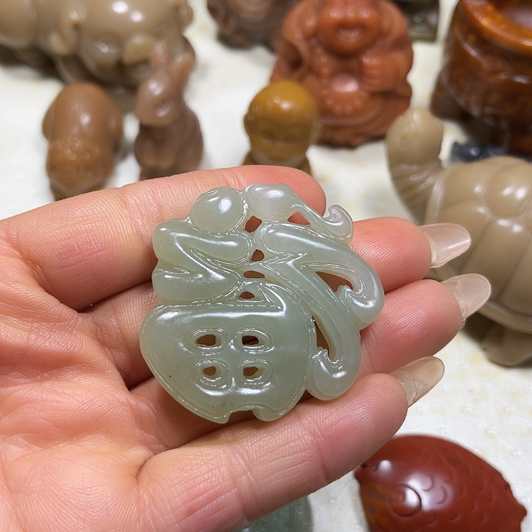 白玉菩提吊坠白玉菩提吊坠