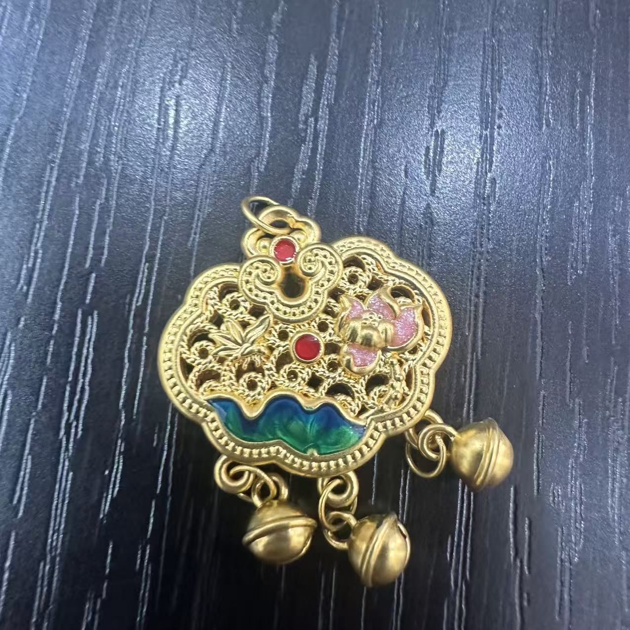 【莹莹专享】足金999 珐琅莲花锁 GP 1.95 攒金有道