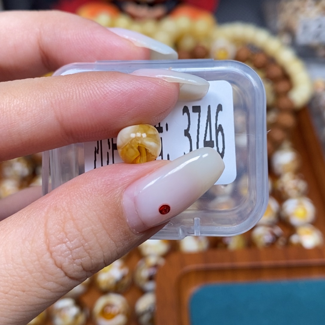 蜜蜡未镶嵌珠宝奇石3746