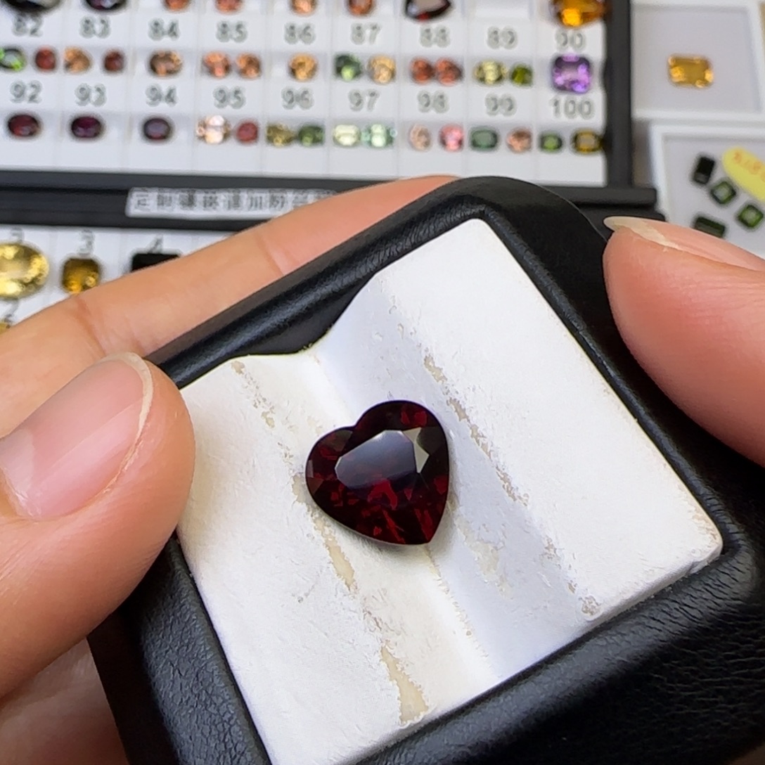 石榴石珠宝半成品未镶嵌天然 5.94克拉