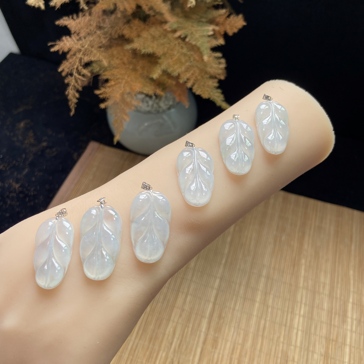 灵岫天然翡翠挂件叶子