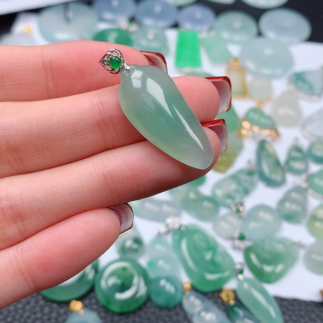 翡翠颈饰18K金镶嵌天然翡翠