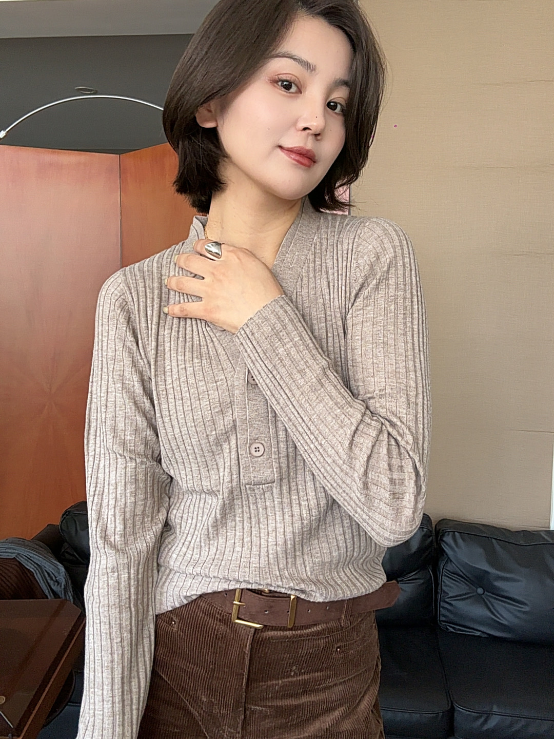 桑蚕丝细羊毛 V领洋气带扣精致小衫 039