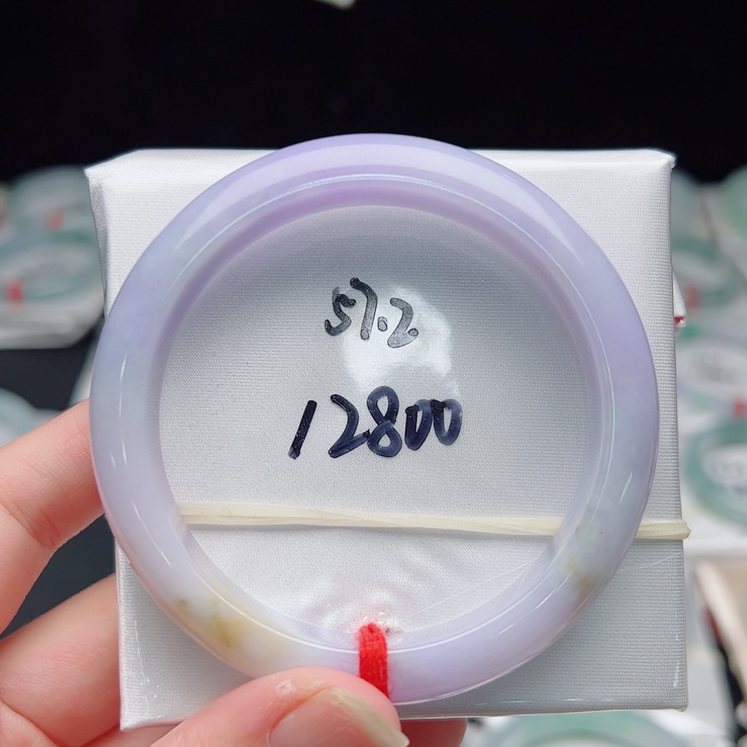 翡翠手镯未镶嵌翡翠