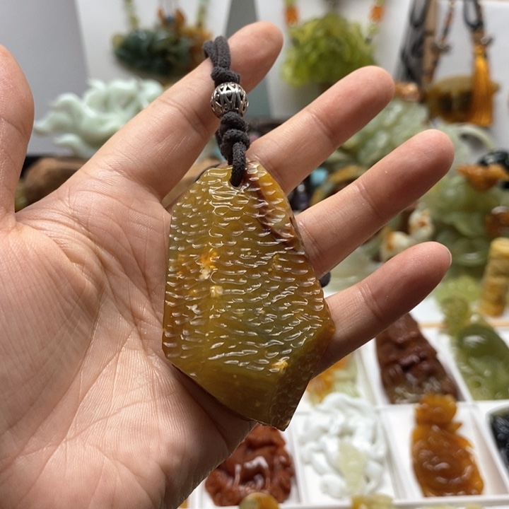 未镶嵌蛇纹石玉颈饰