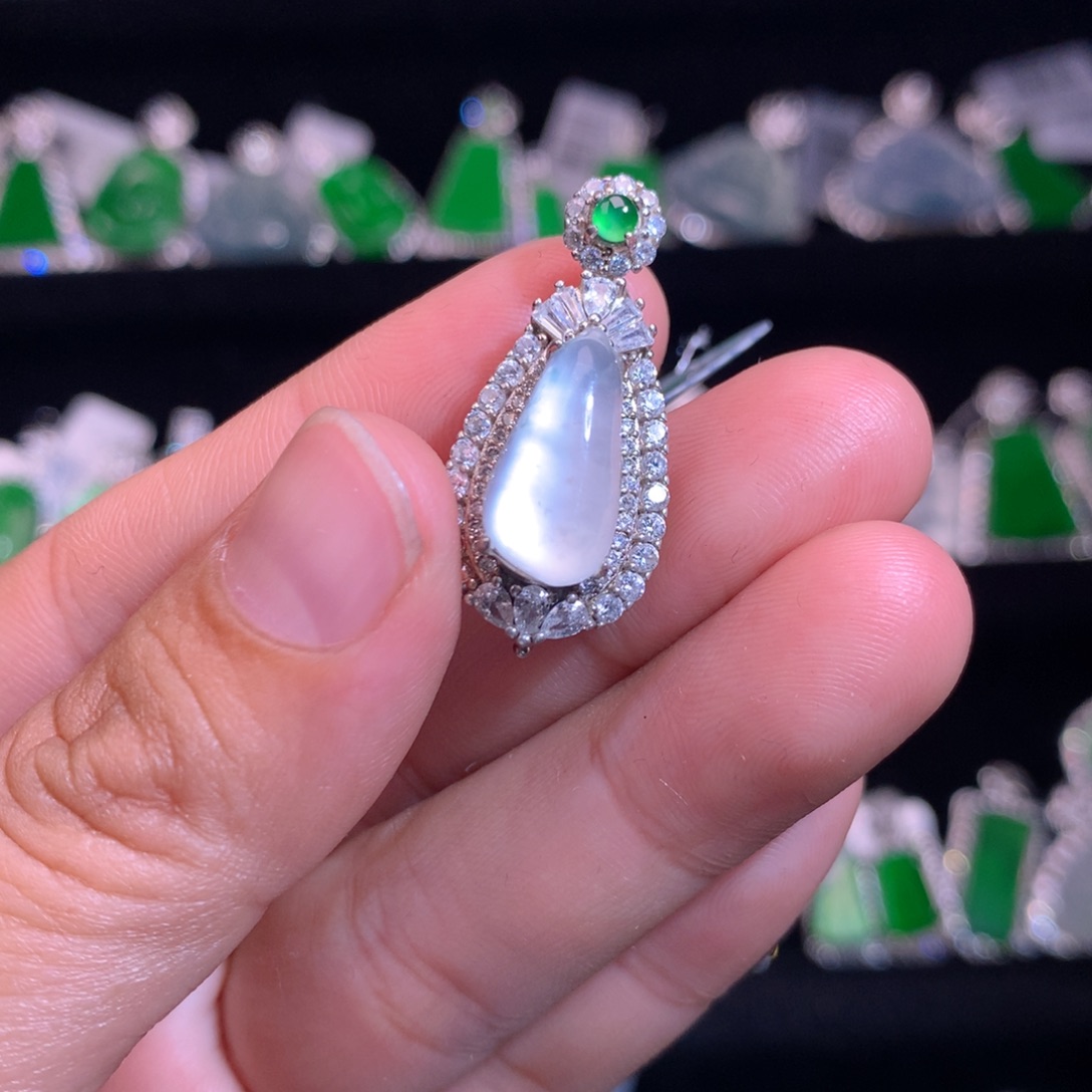 【闪购商品】颈饰银S925镶嵌翡翠天然翡翠