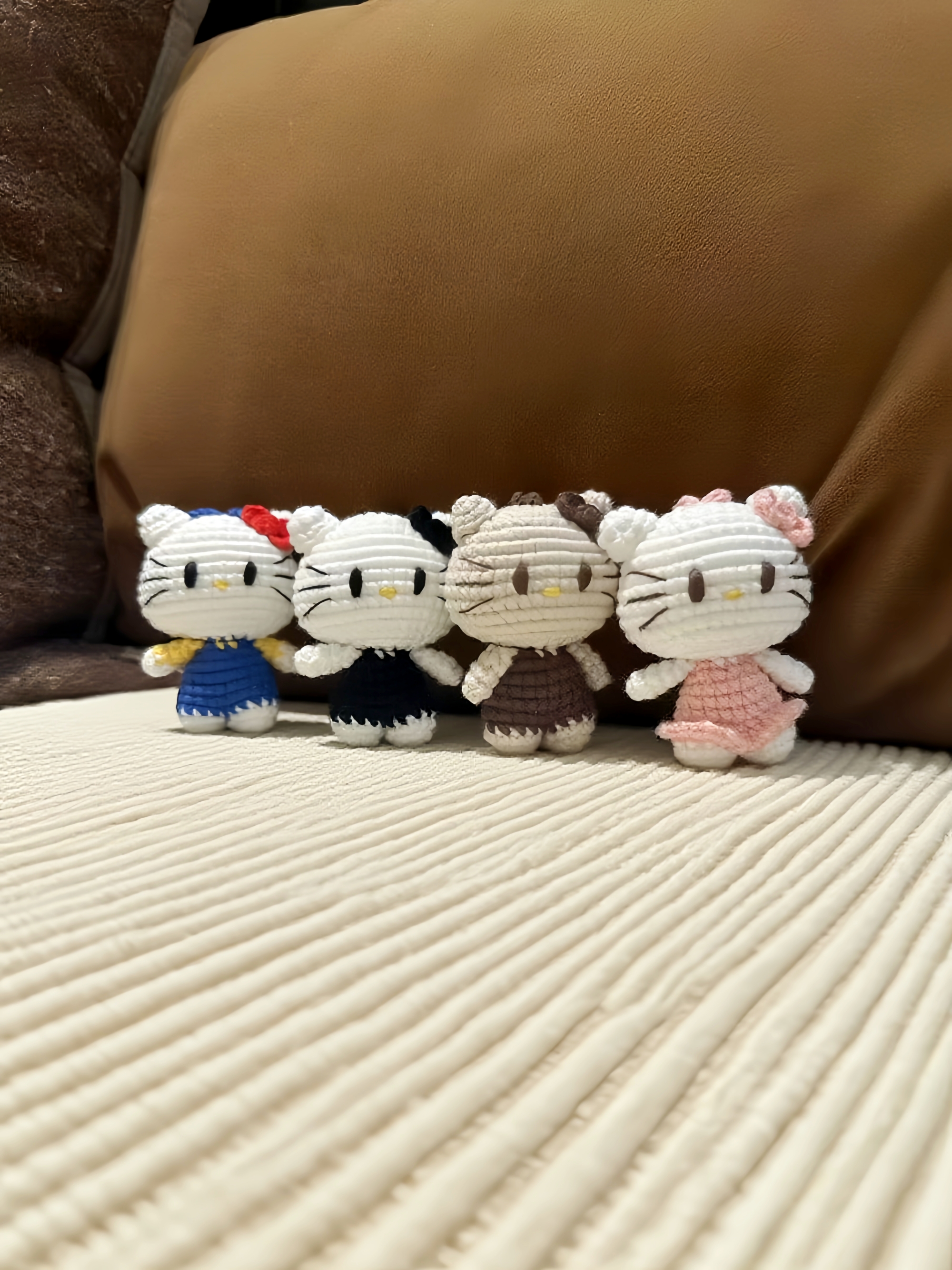 哈喽凯蒂猫挂件包包配饰毛线钩织登山扣经典复刻可爱猫咪手机挂饰