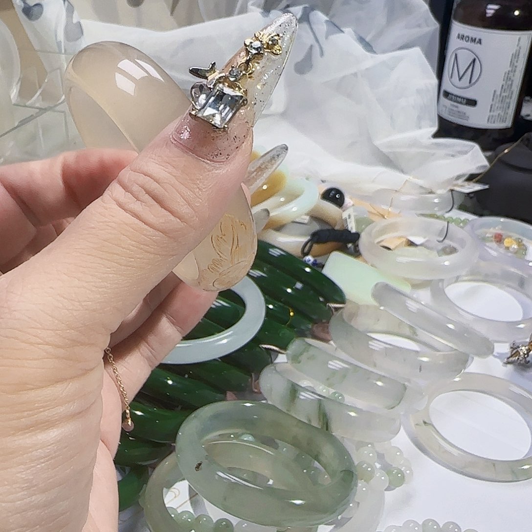 石英质玉手镯未镶嵌