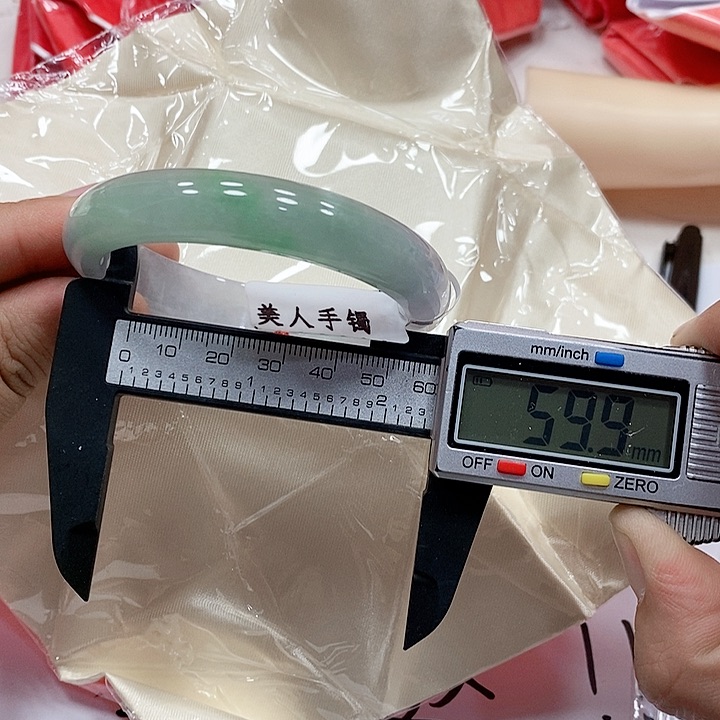 翡翠手镯未镶嵌223