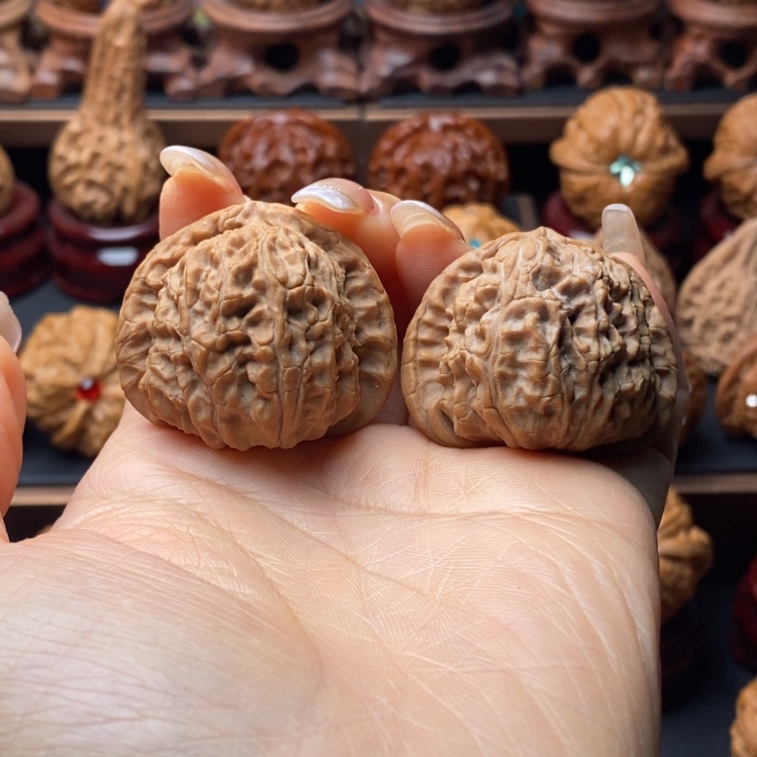 小****吊坠文玩核桃白狮子