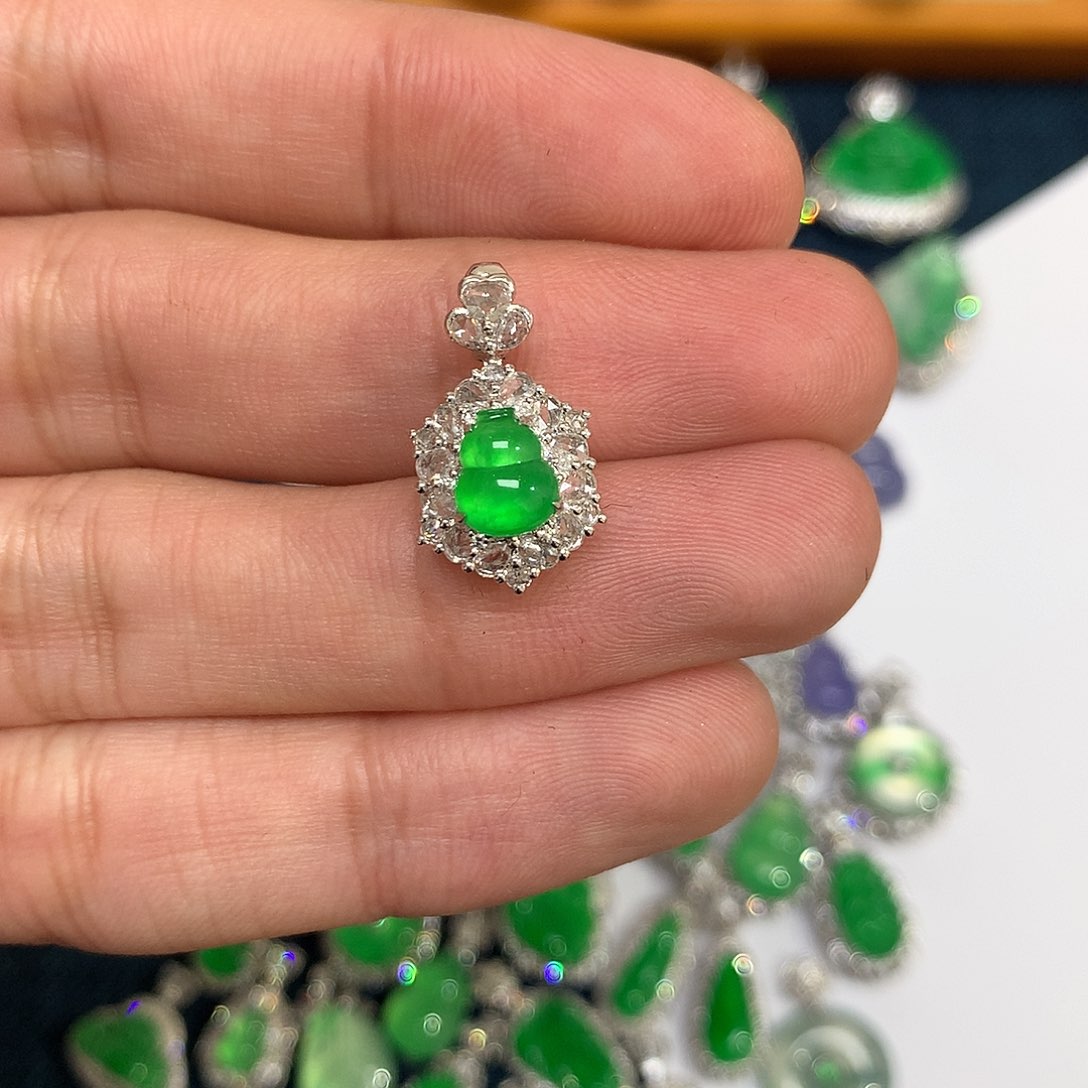 翡翠吊坠(不含链)18K金镶嵌绿葫芦