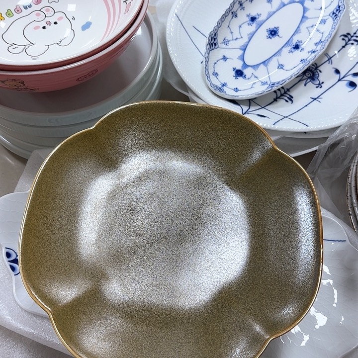 无极四方盘茶叶末。    