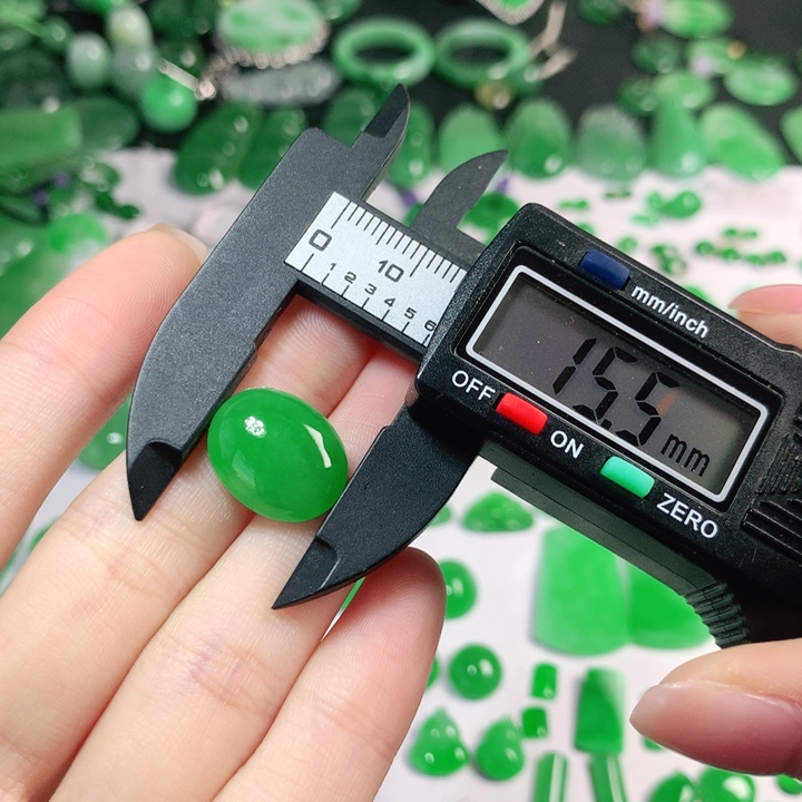 翡翠未镶嵌颈饰15.5*12.3*5.8