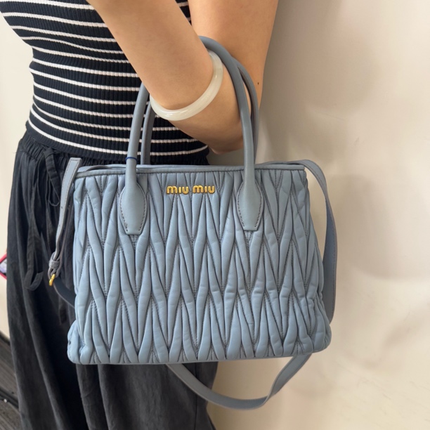 95新 MIU MIU/缪缪 褶皱纹手提斜挎两用包包