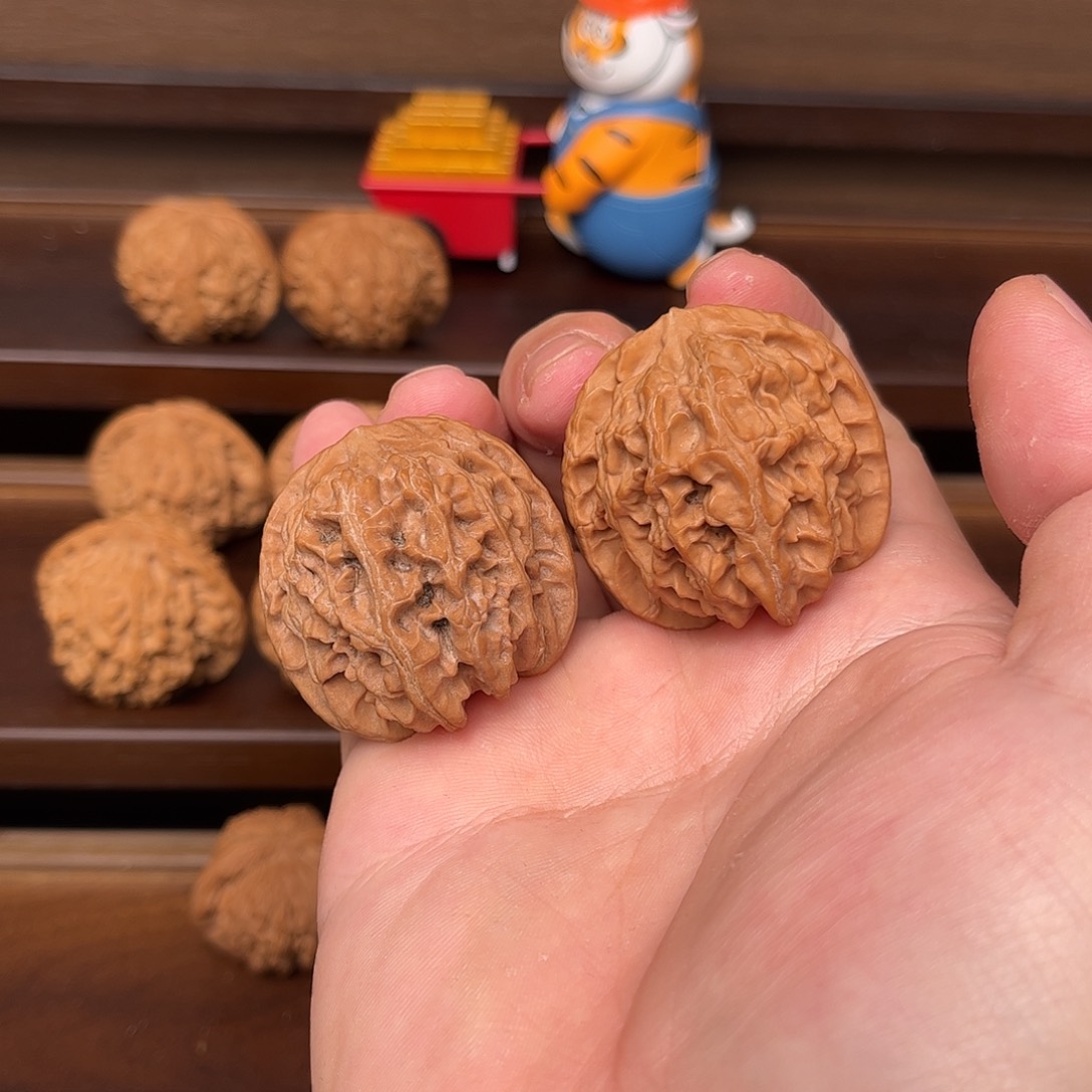 文玩核桃吊坠苹果园