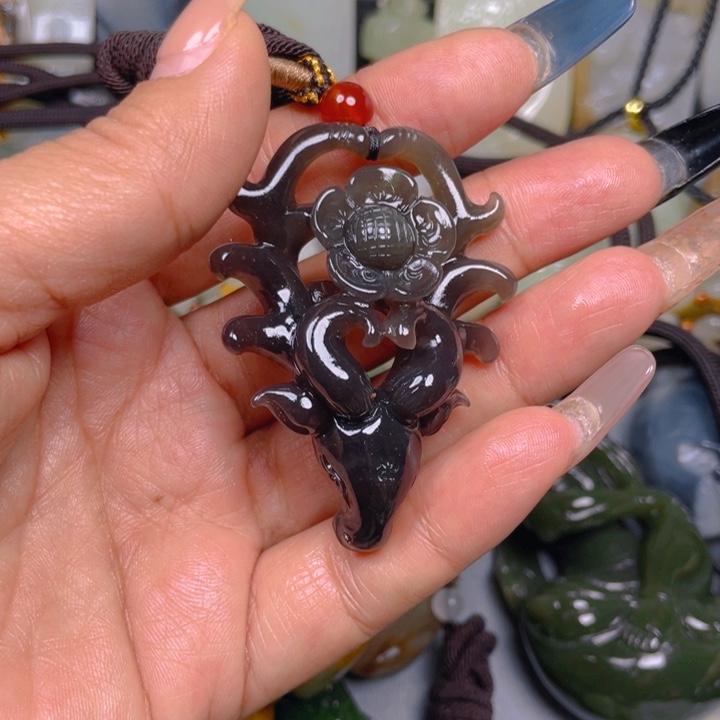 和田玉挂件未镶嵌虎*