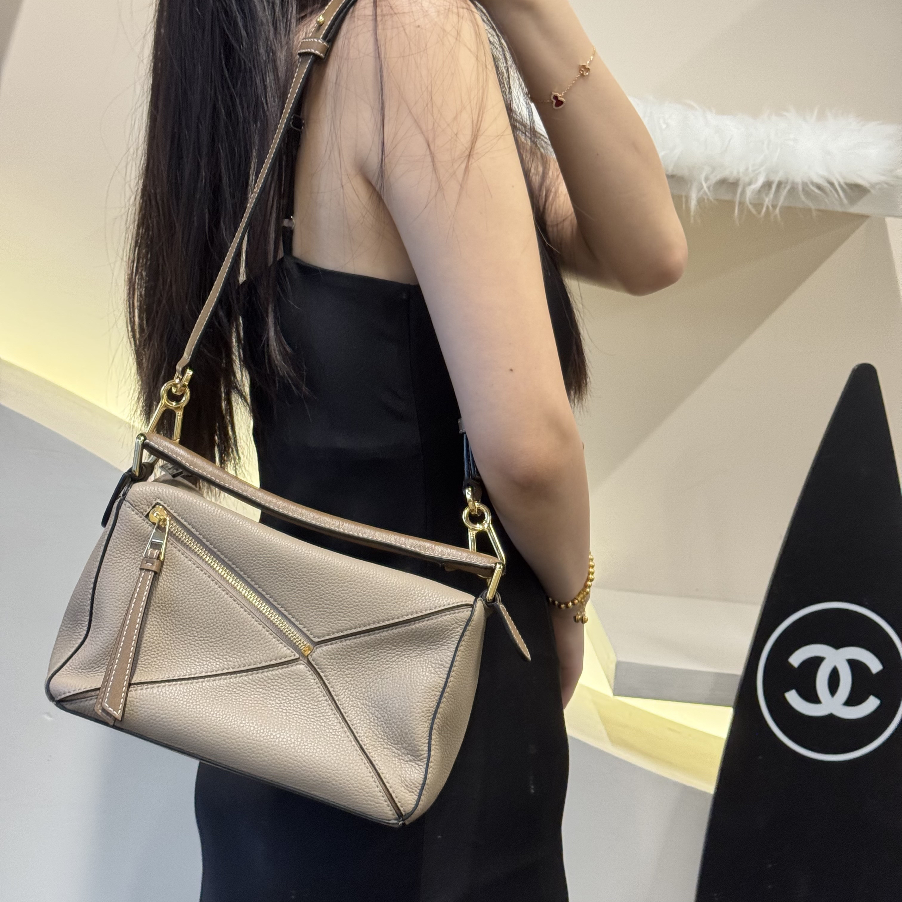 95新 LOEWE/罗意威 小号几何斜挎包/9939