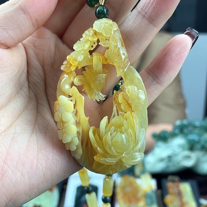 蛇纹石玉颈饰未镶嵌