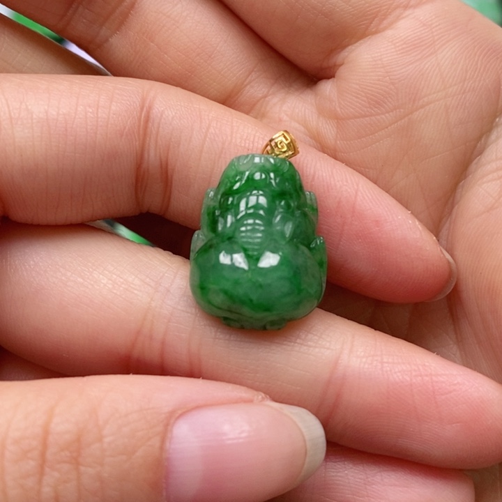 翡翠颈饰未镶嵌吊坠