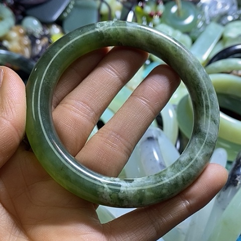 岫玉手镯未镶嵌58口径