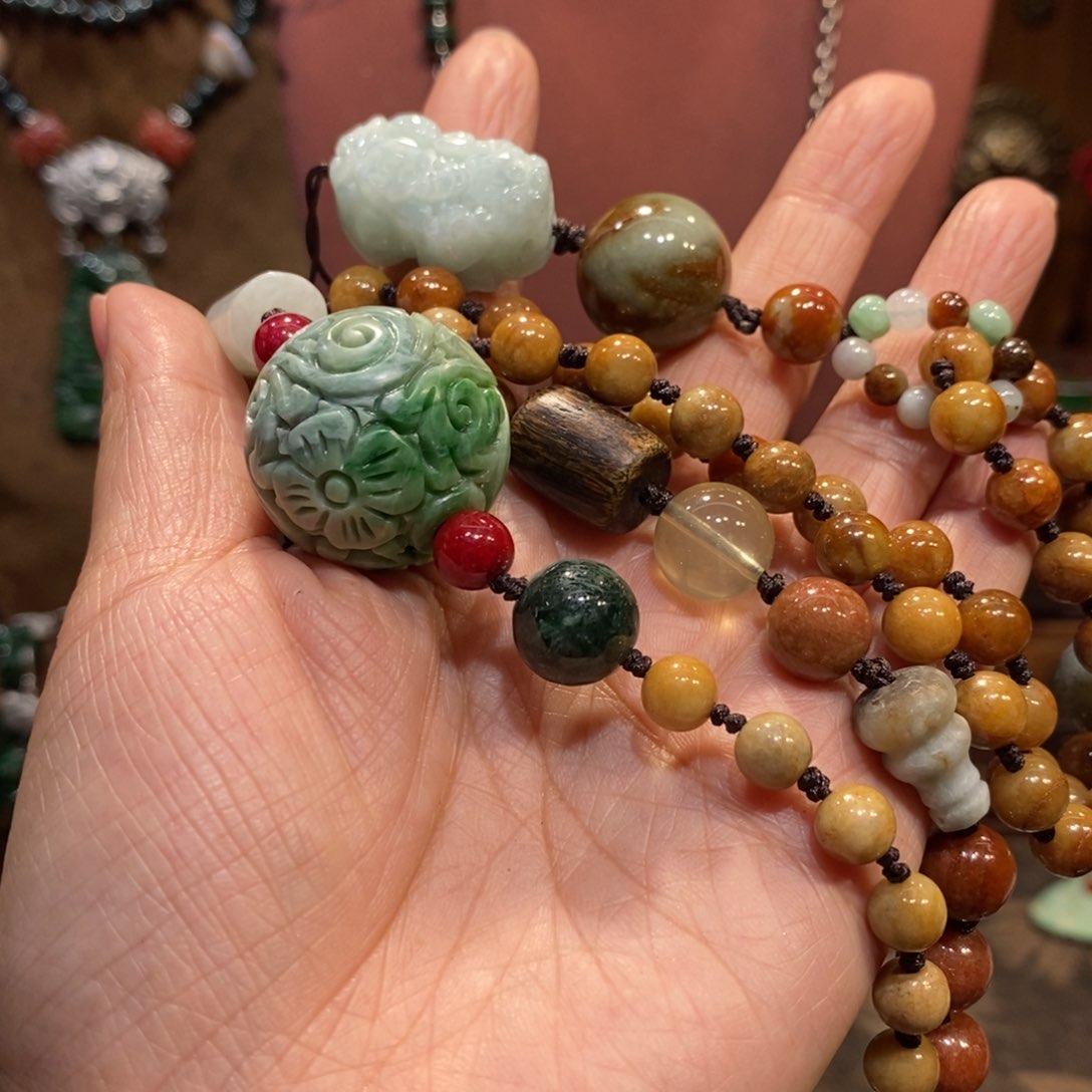 翡翠吊坠(赠链)未镶嵌