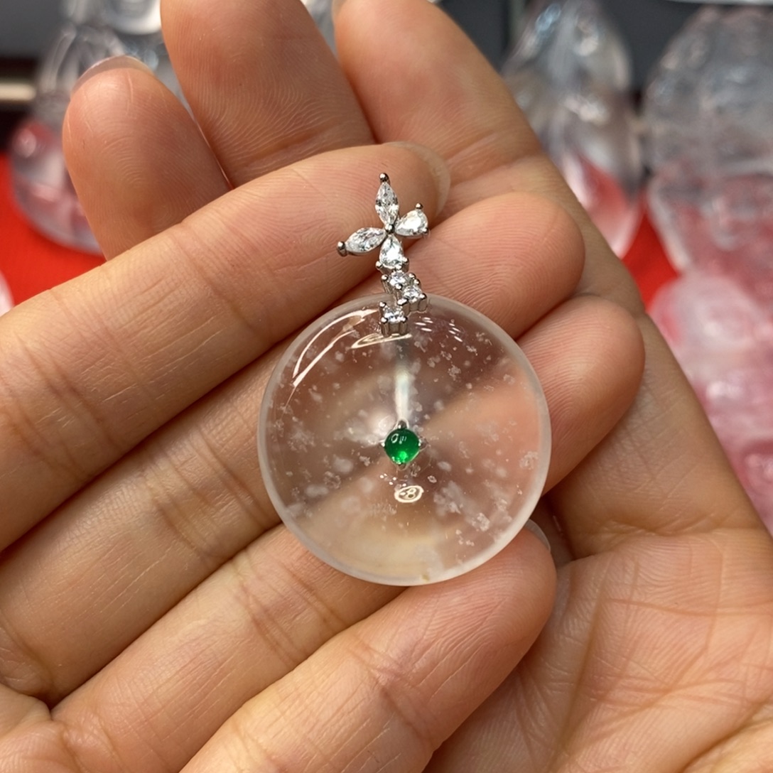 熊***石英质玉银S925镶嵌吊坠