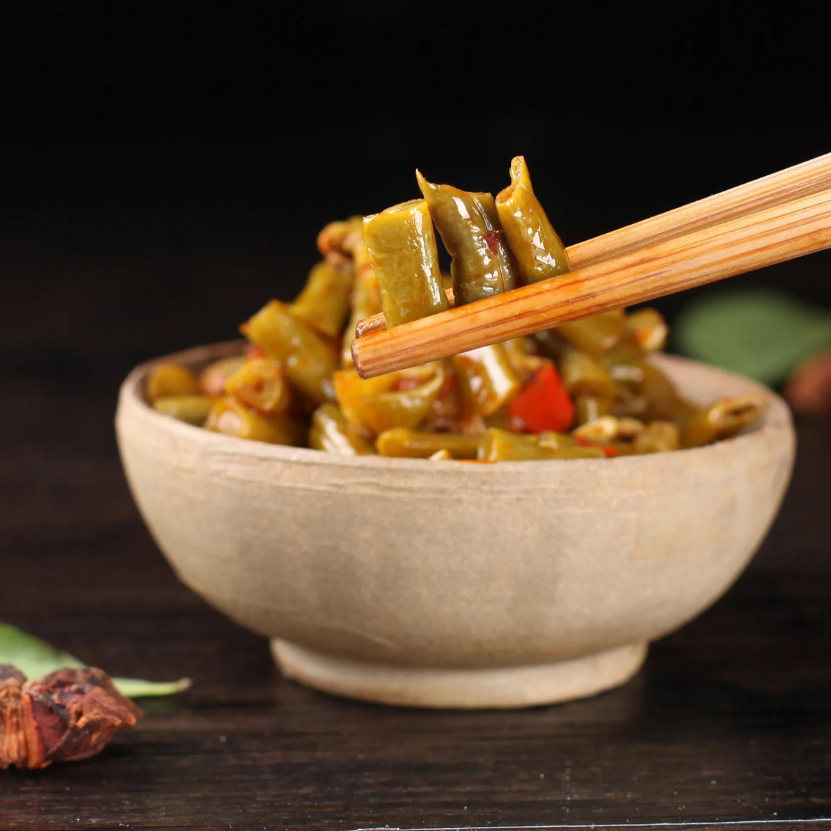 酸豆角芋头即食七彩剁辣椒下饭菜