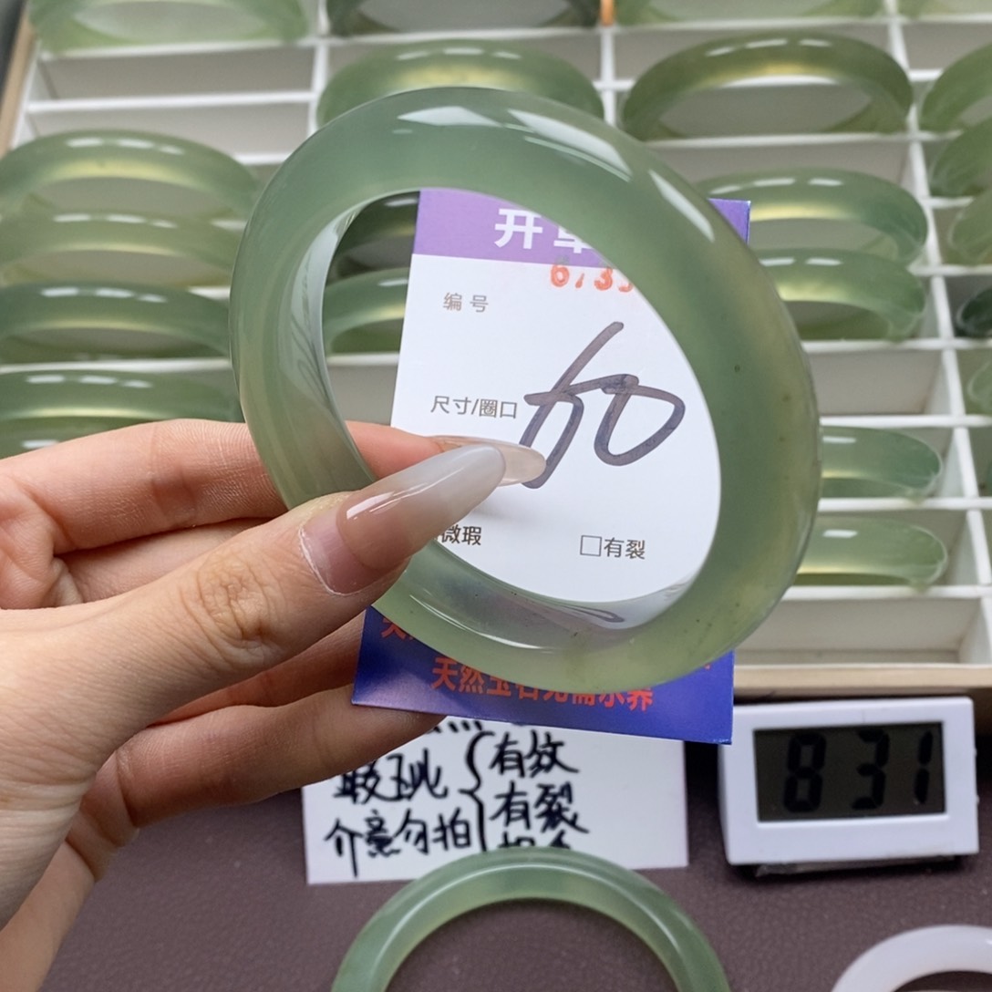 蛇纹石玉手镯未镶嵌