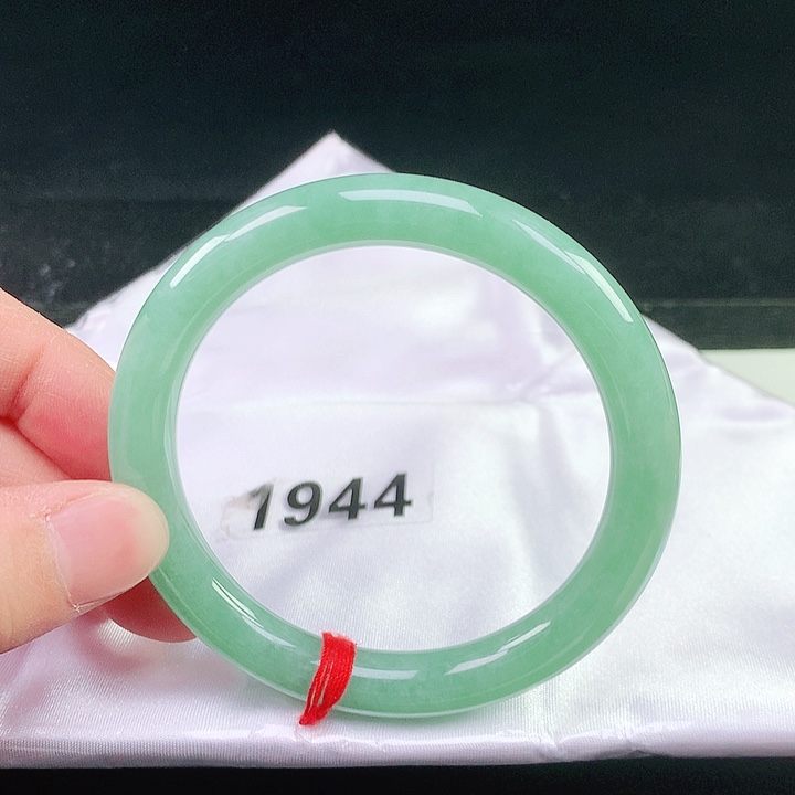 未镶嵌手镯（圆镯）翡翠1944