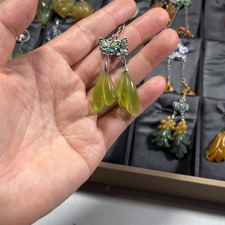 蛇纹石玉耳饰未镶嵌