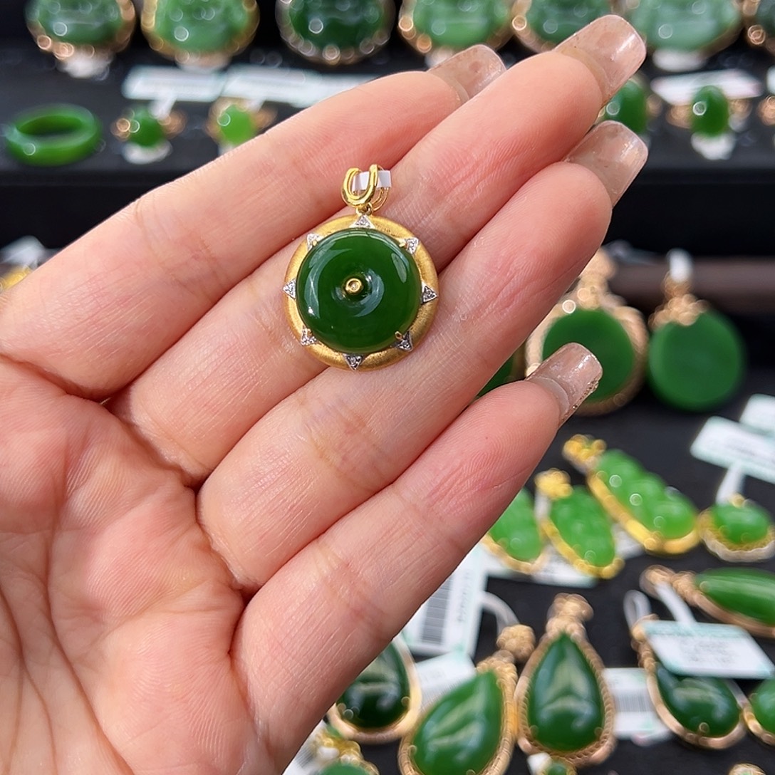 和田玉（碧玉）18K金镶嵌颈饰