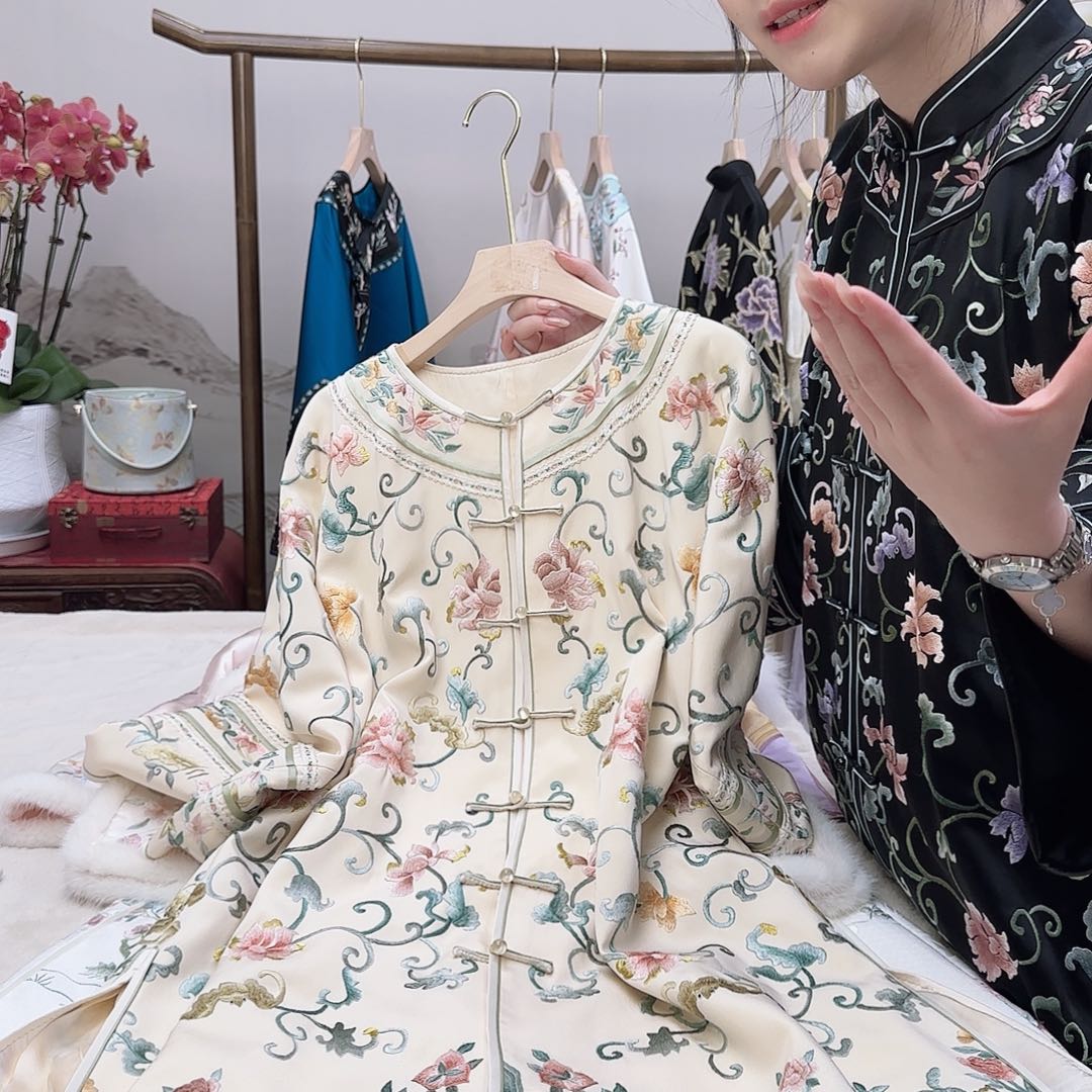 刺绣X****6苏州真丝衣服