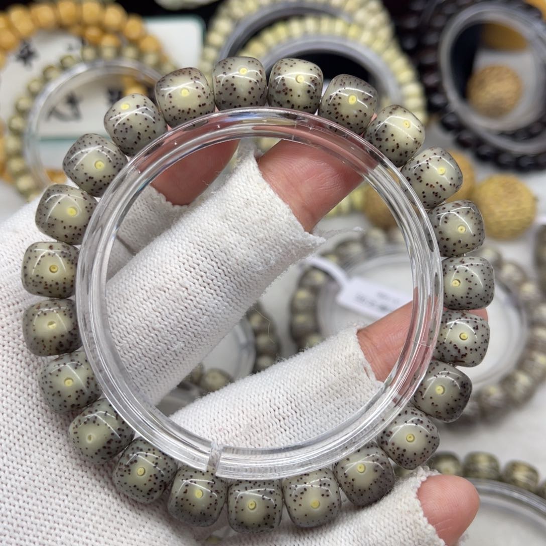 星月菩提手串p****o星月菩提卡10糯冰大留白