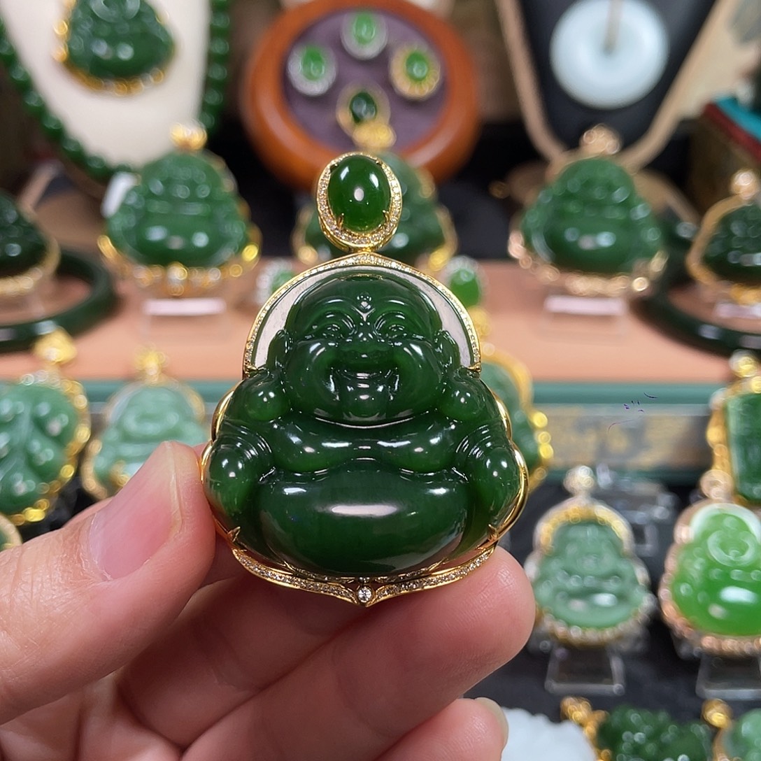 财***贝和田玉（碧玉）18K金镶嵌颈饰39mm