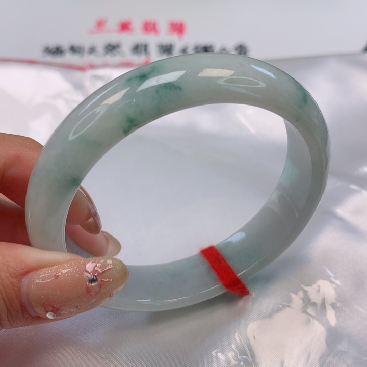 翡翠手镯未镶嵌小***点56圈