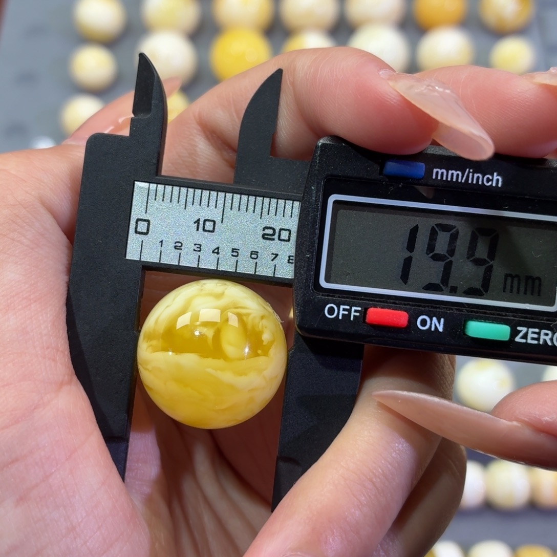 琥珀未镶嵌裸石圆珠