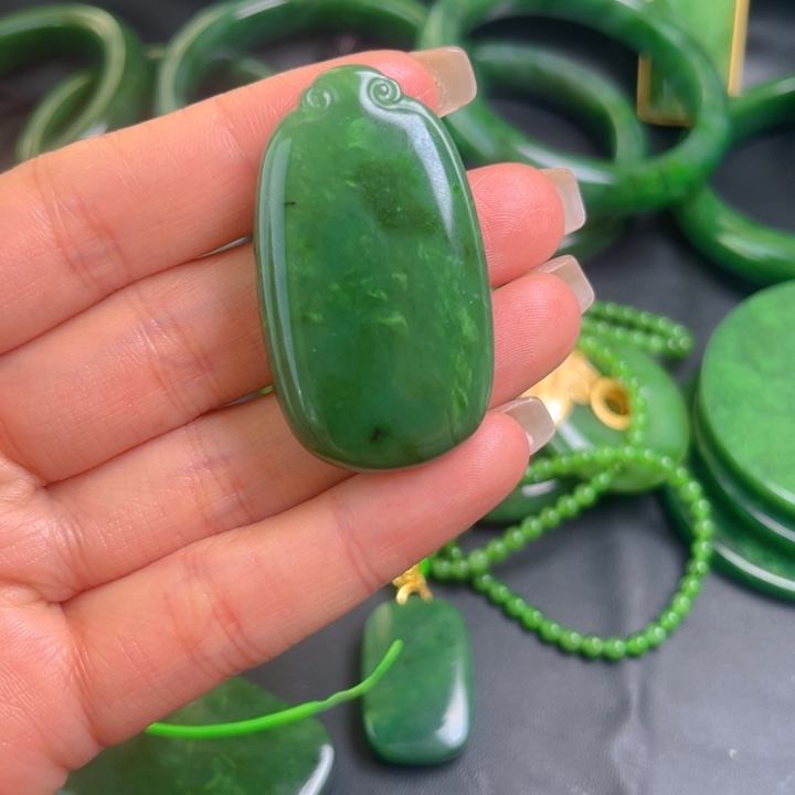 和田玉未镶嵌颈饰