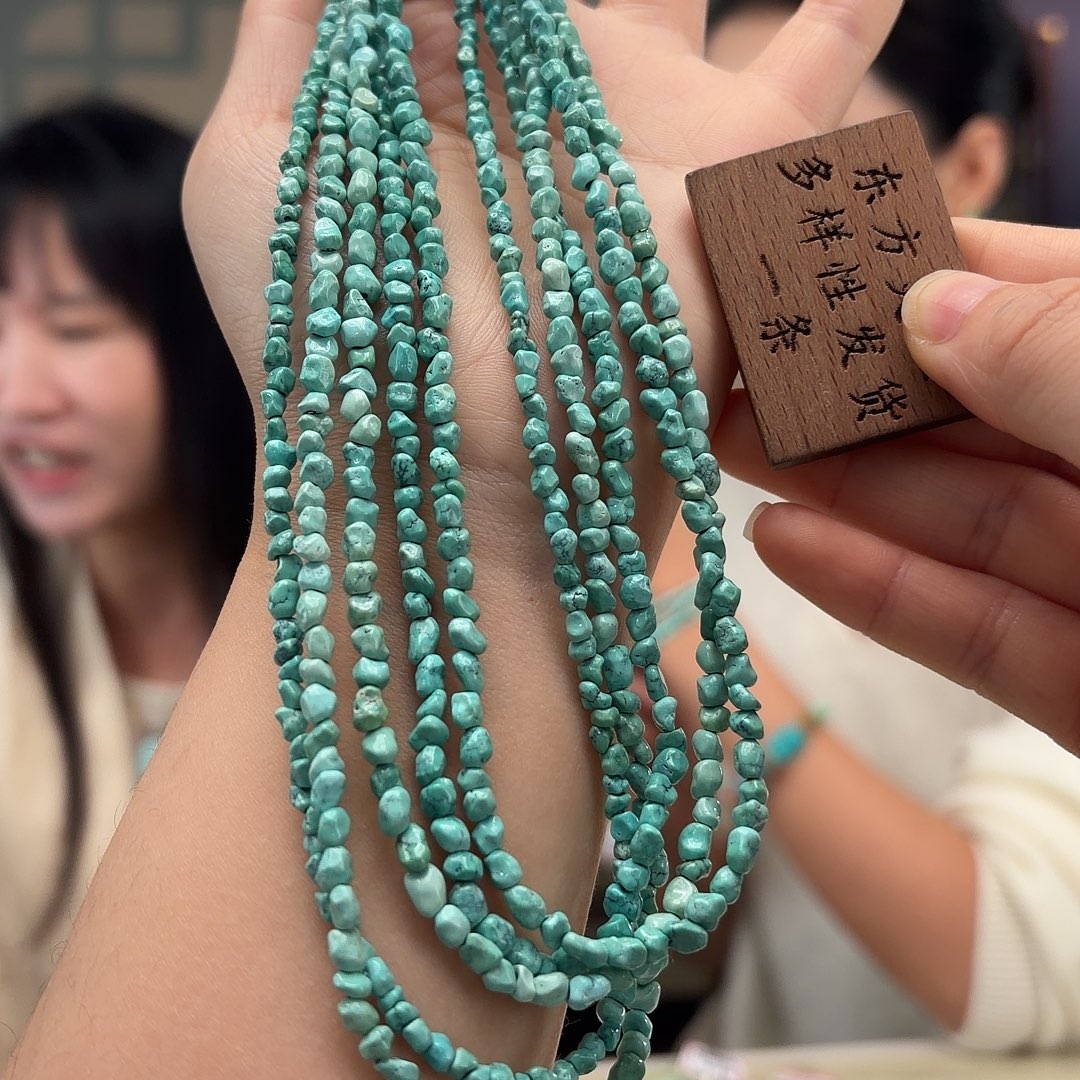 绿松石未镶嵌颈饰
