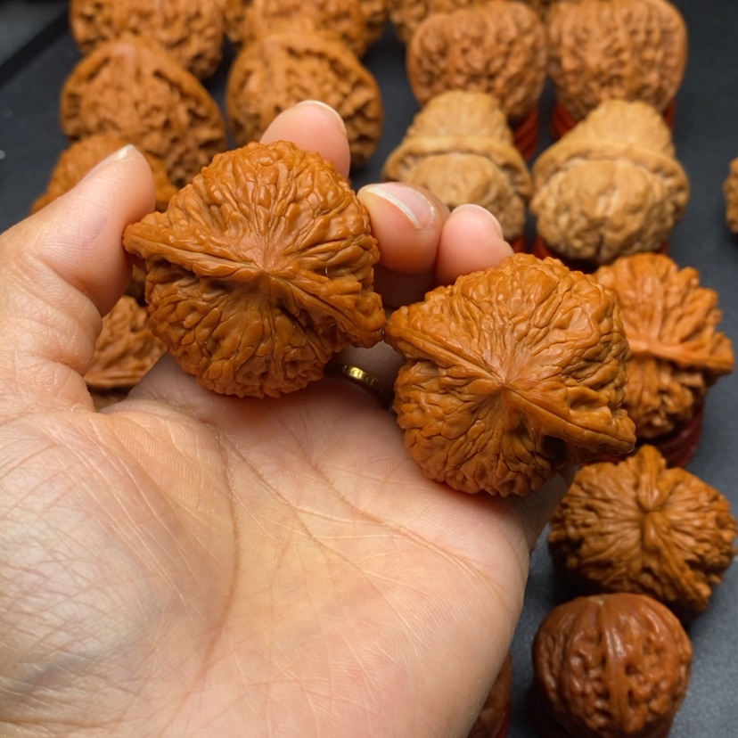 【闪购商品】文玩核桃把件43绣球